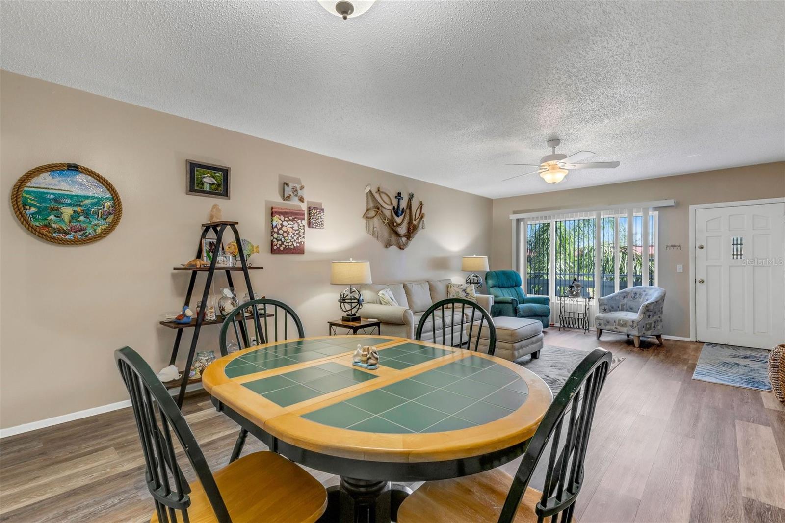 Image 11 of 56 For 2401 Ecuadorian Way 57