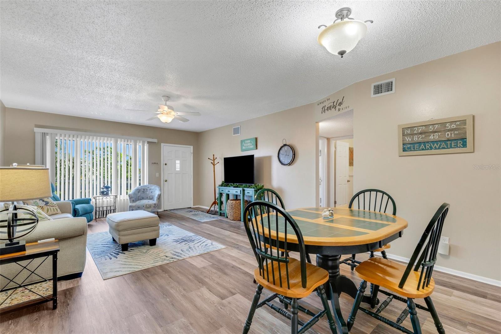 Image 12 of 56 For 2401 Ecuadorian Way 57