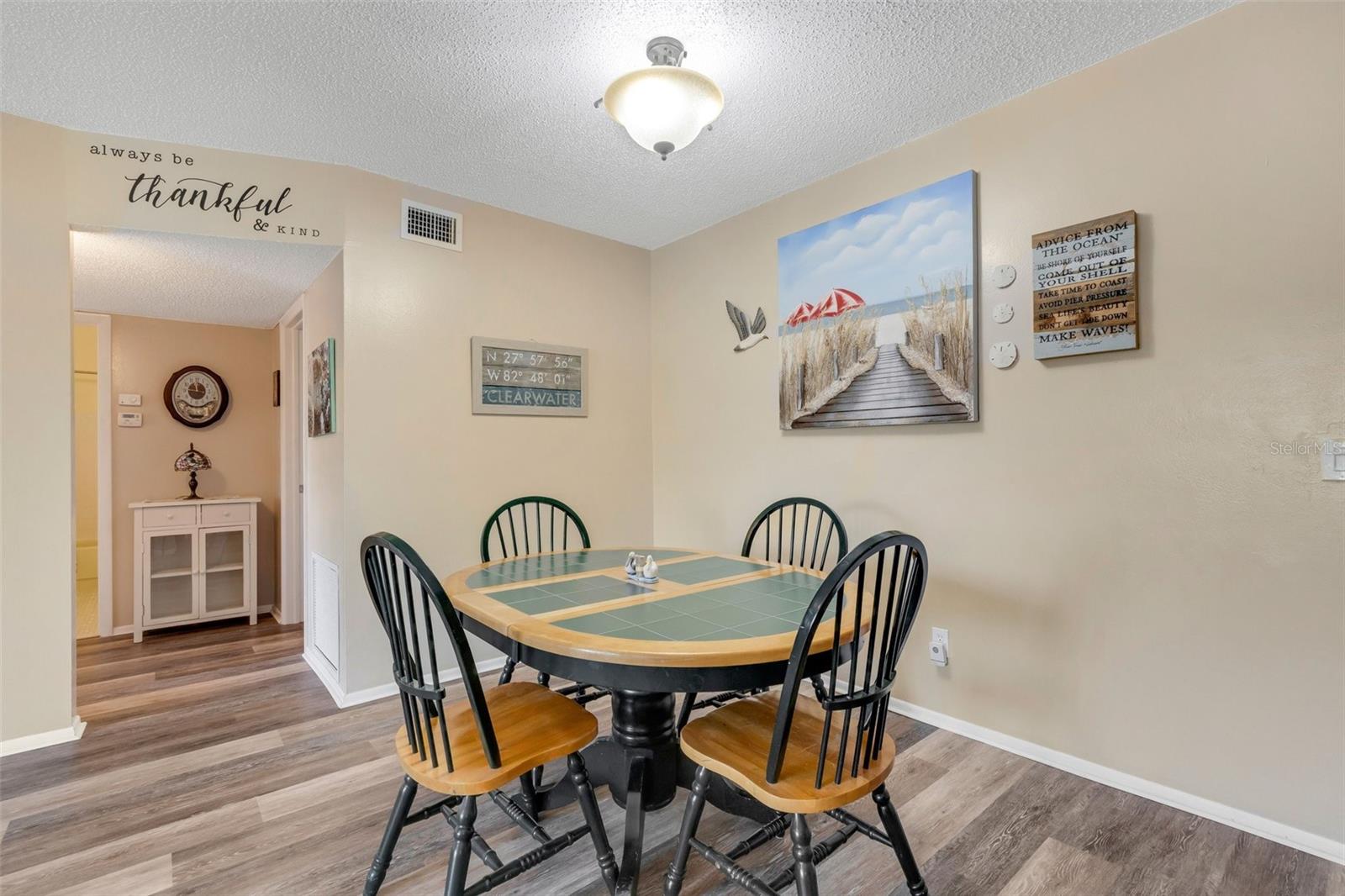 Image 13 of 56 For 2401 Ecuadorian Way 57