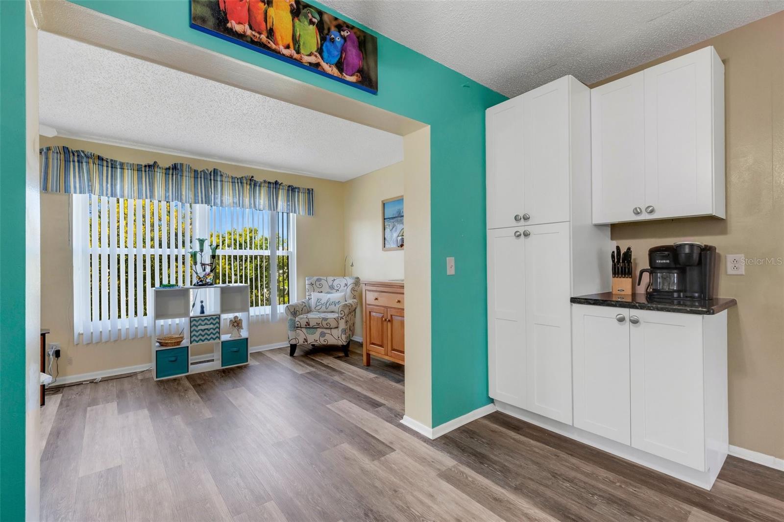 Image 19 of 56 For 2401 Ecuadorian Way 57