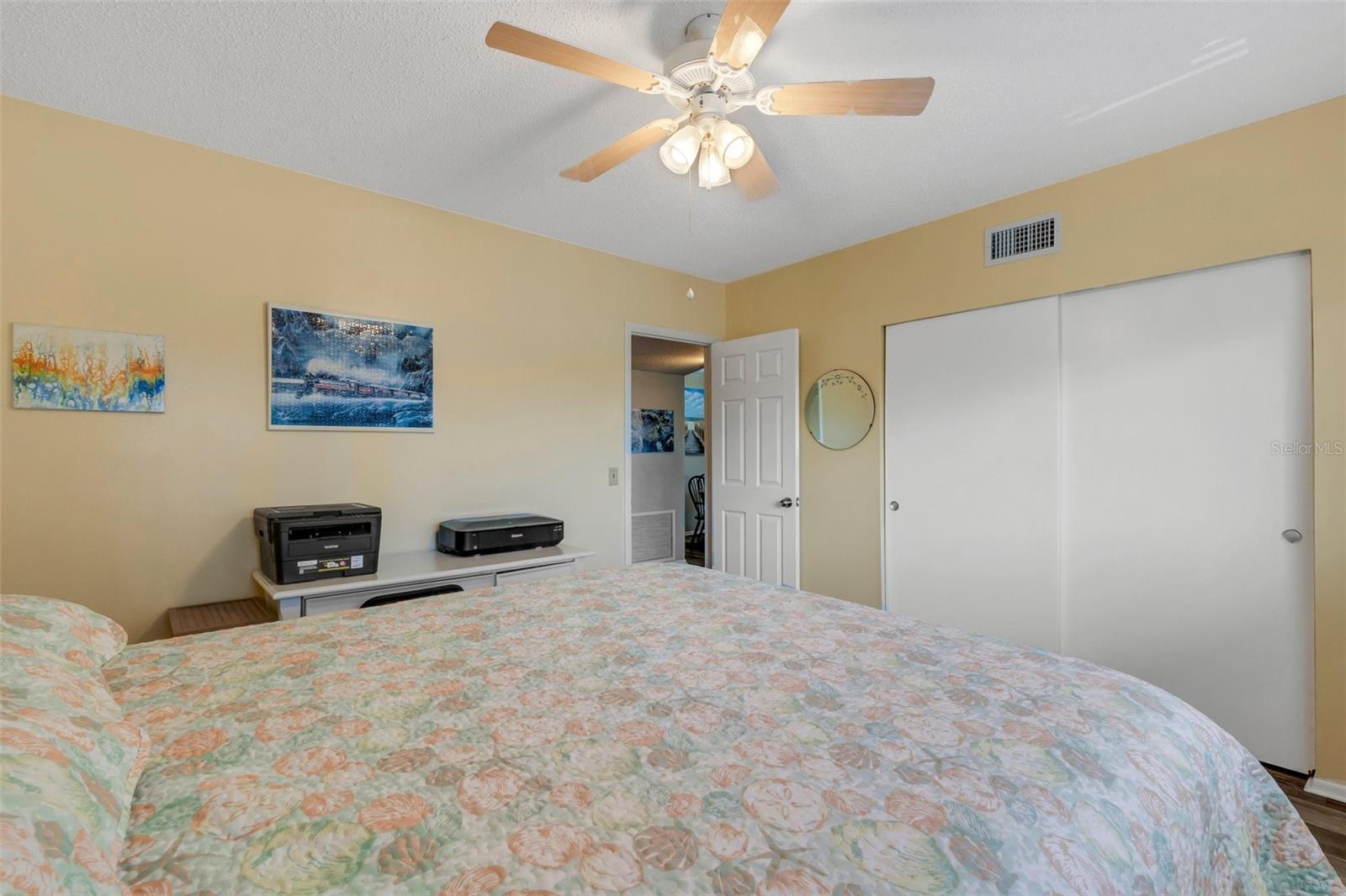 Image 32 of 56 For 2401 Ecuadorian Way 57