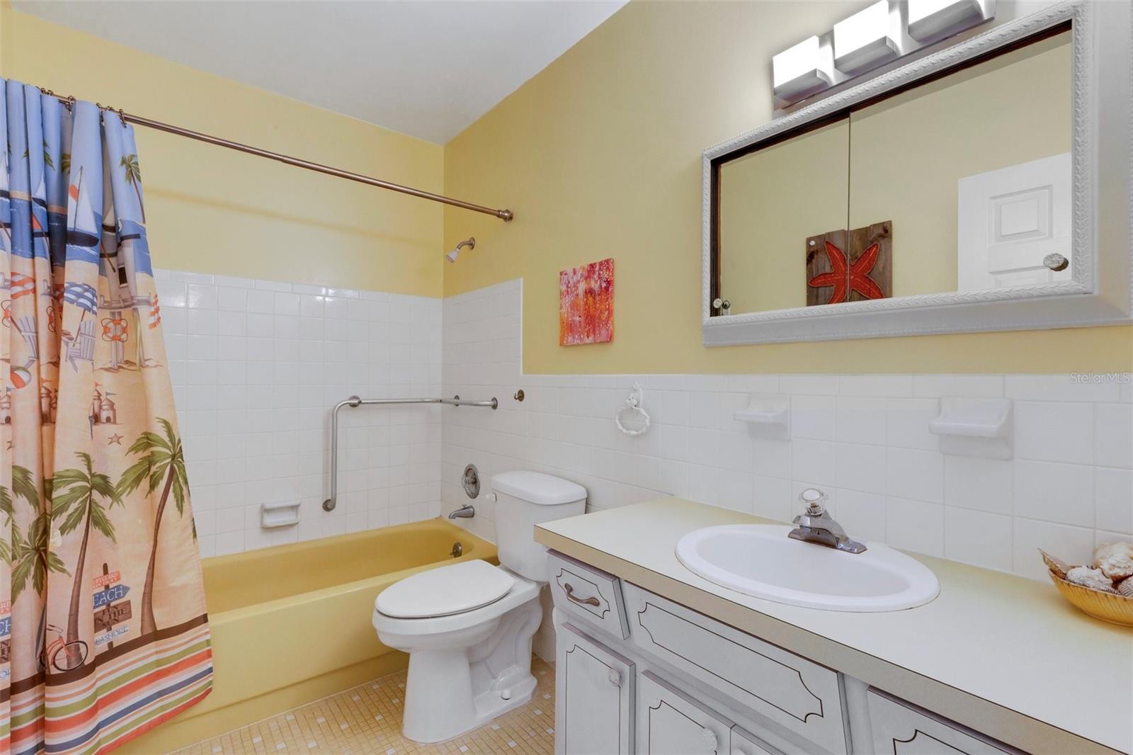 Image 34 of 56 For 2401 Ecuadorian Way 57