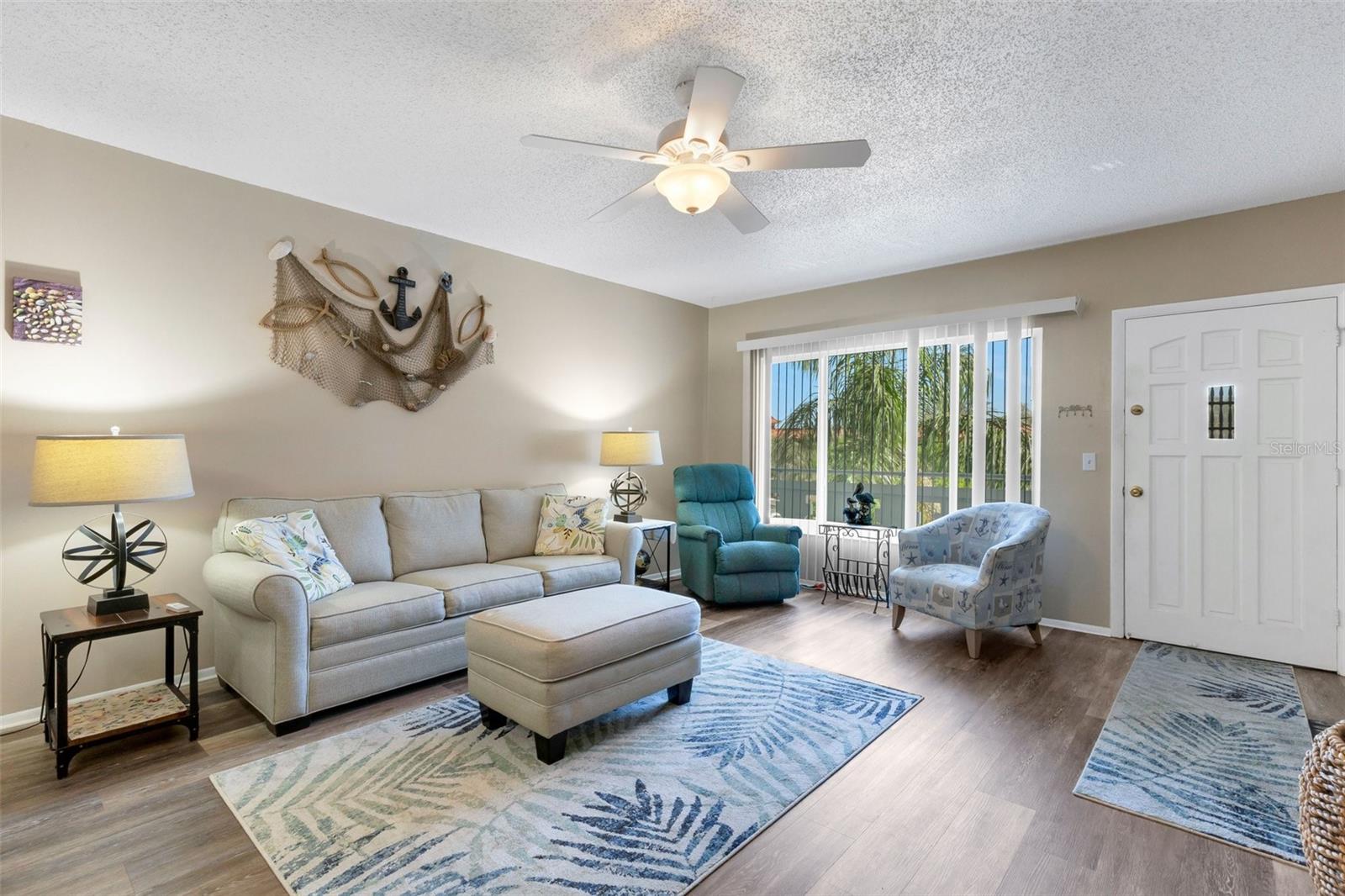 Image 4 of 56 For 2401 Ecuadorian Way 57