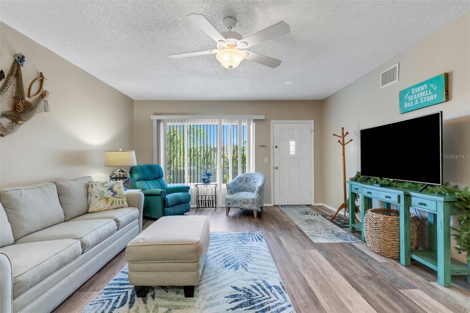 Image 5 of 56 For 2401 Ecuadorian Way 57