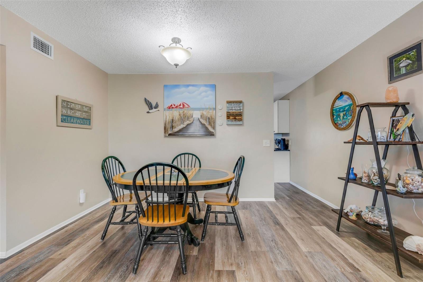 Image 9 of 56 For 2401 Ecuadorian Way 57