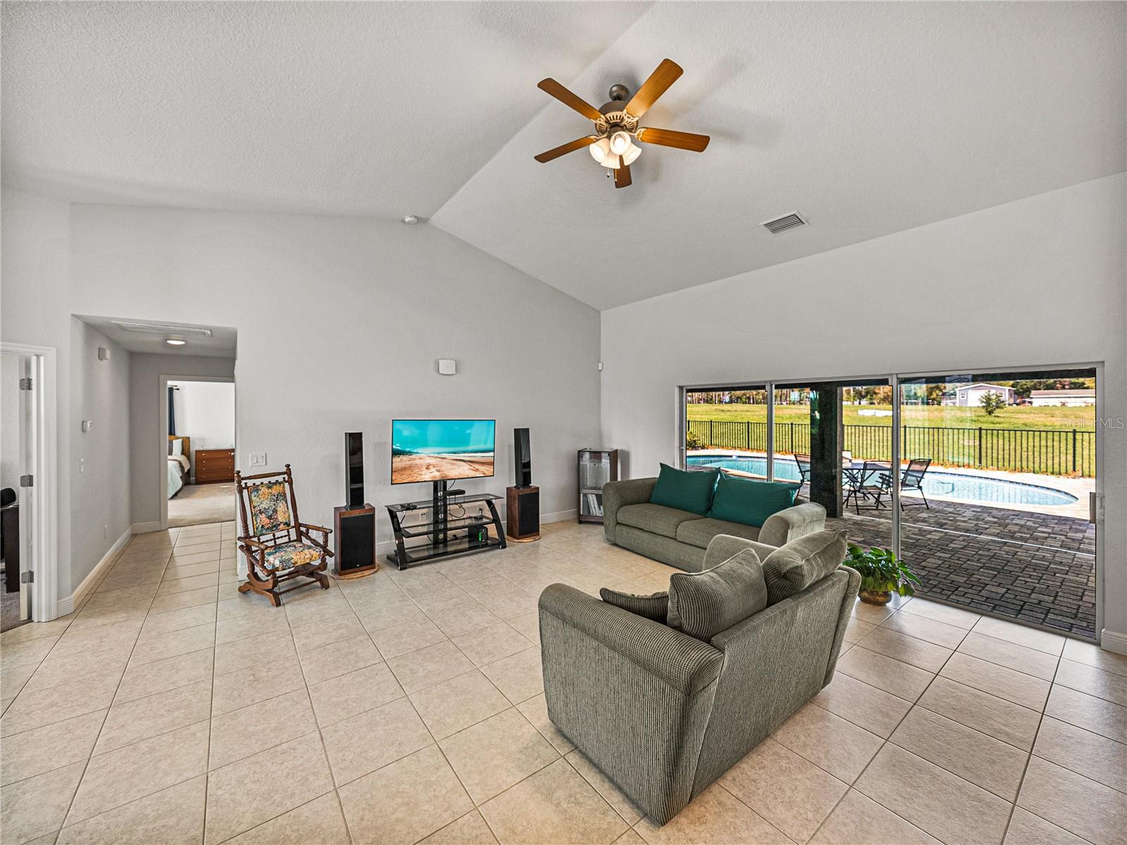 Listing photo id 11 for 17703 Country Squire Lane