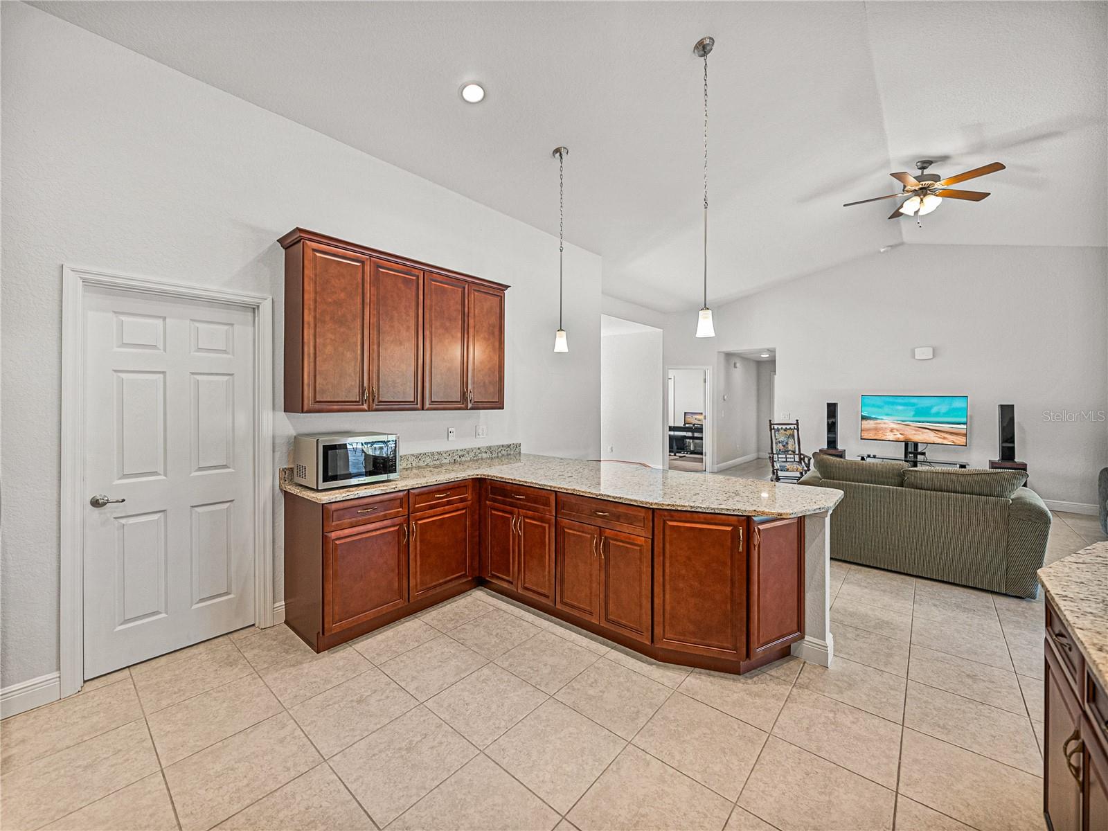 Listing photo id 20 for 17703 Country Squire Lane