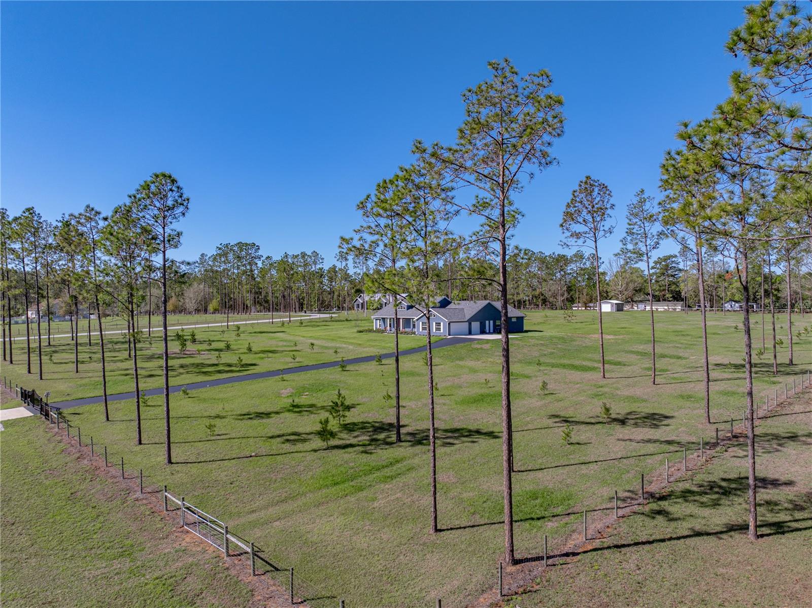 Listing photo id 59 for 17703 Country Squire Lane