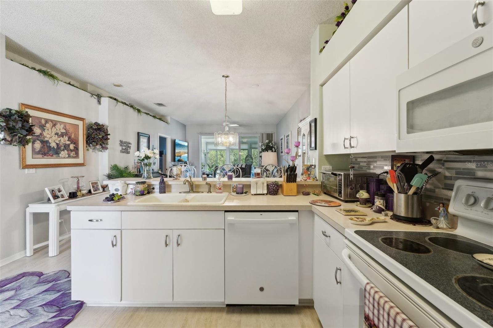 Image 16 of 67 For 767 Tremont Greens Lane 64