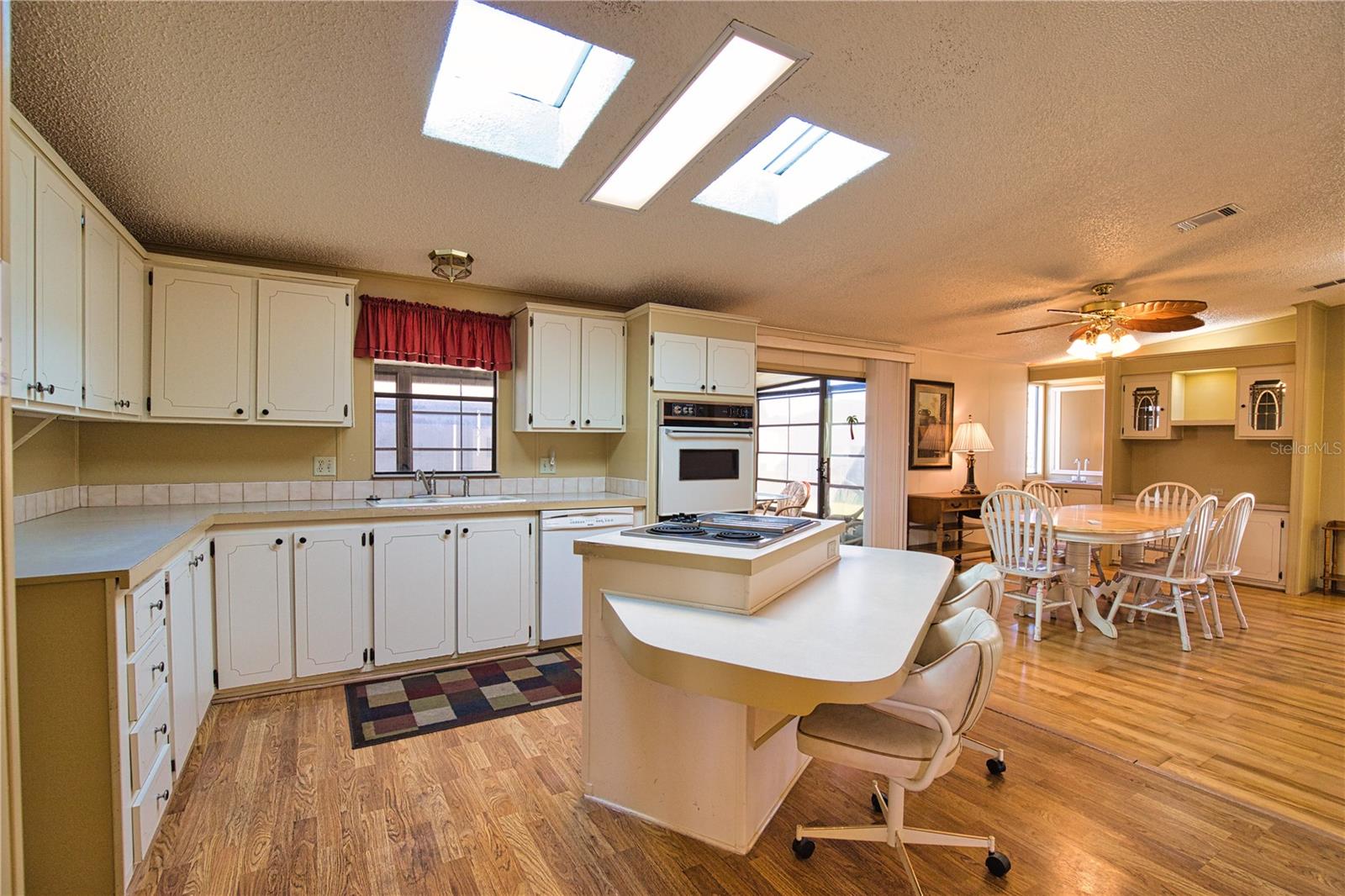 Image 10 of 37 For 554 Madero  