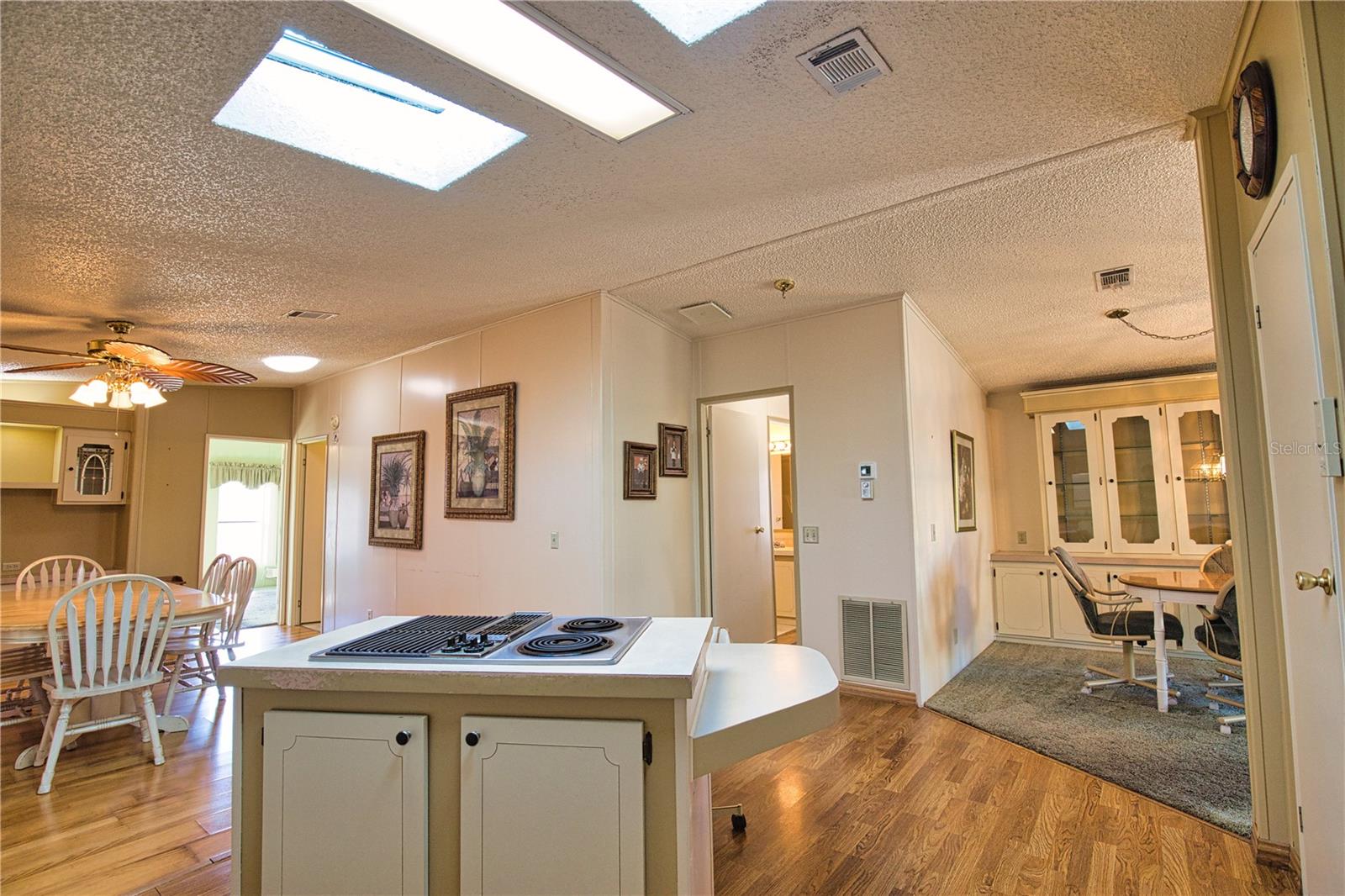 Image 12 of 37 For 554 Madero  