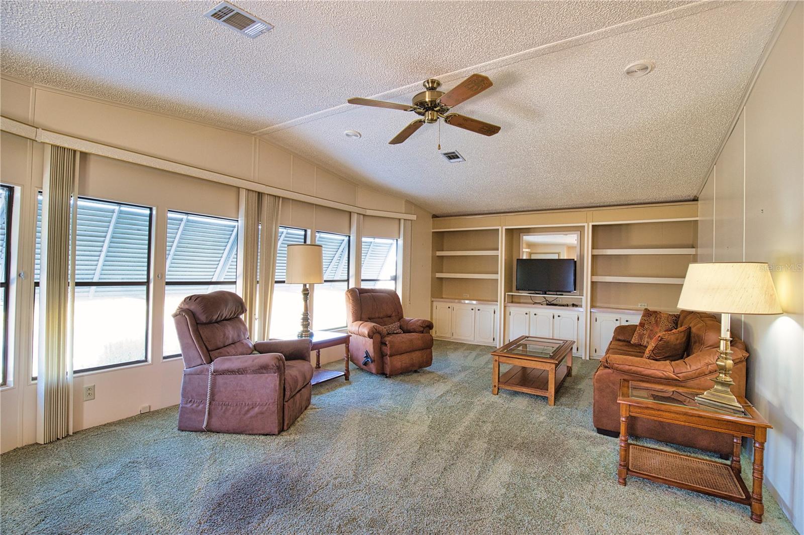 Image 16 of 37 For 554 Madero  