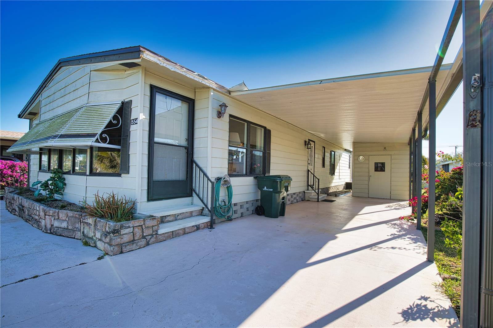 Image 6 of 37 For 554 Madero  