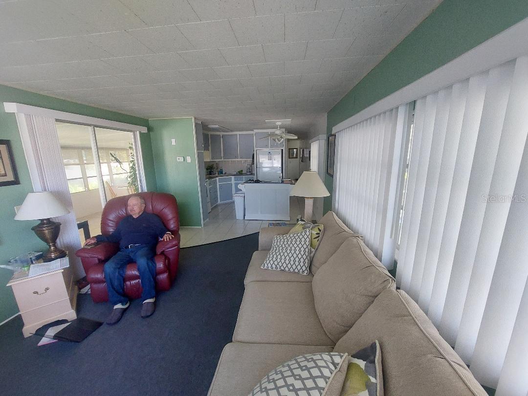 Listing photo id 4 for 46 Washington Court 28