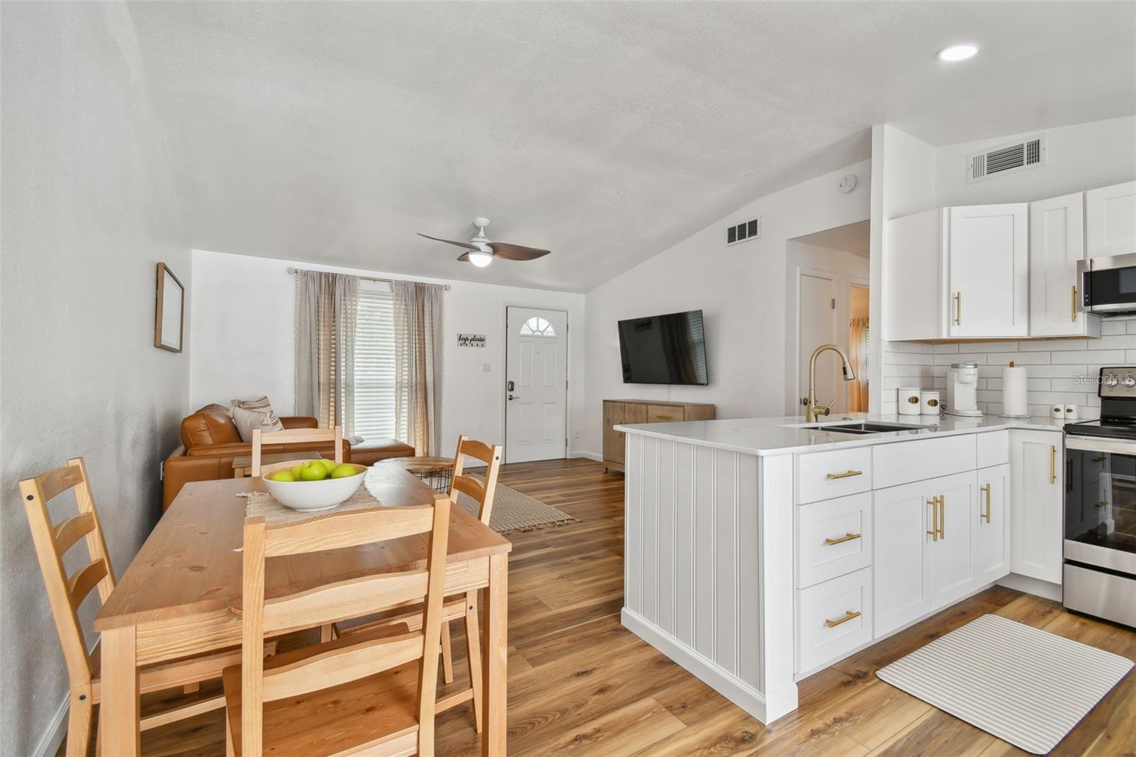Image 14 of 42 For 1260 Hillcrest Avenue