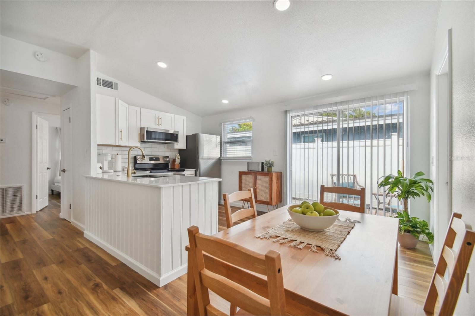 Image 17 of 42 For 1260 Hillcrest Avenue