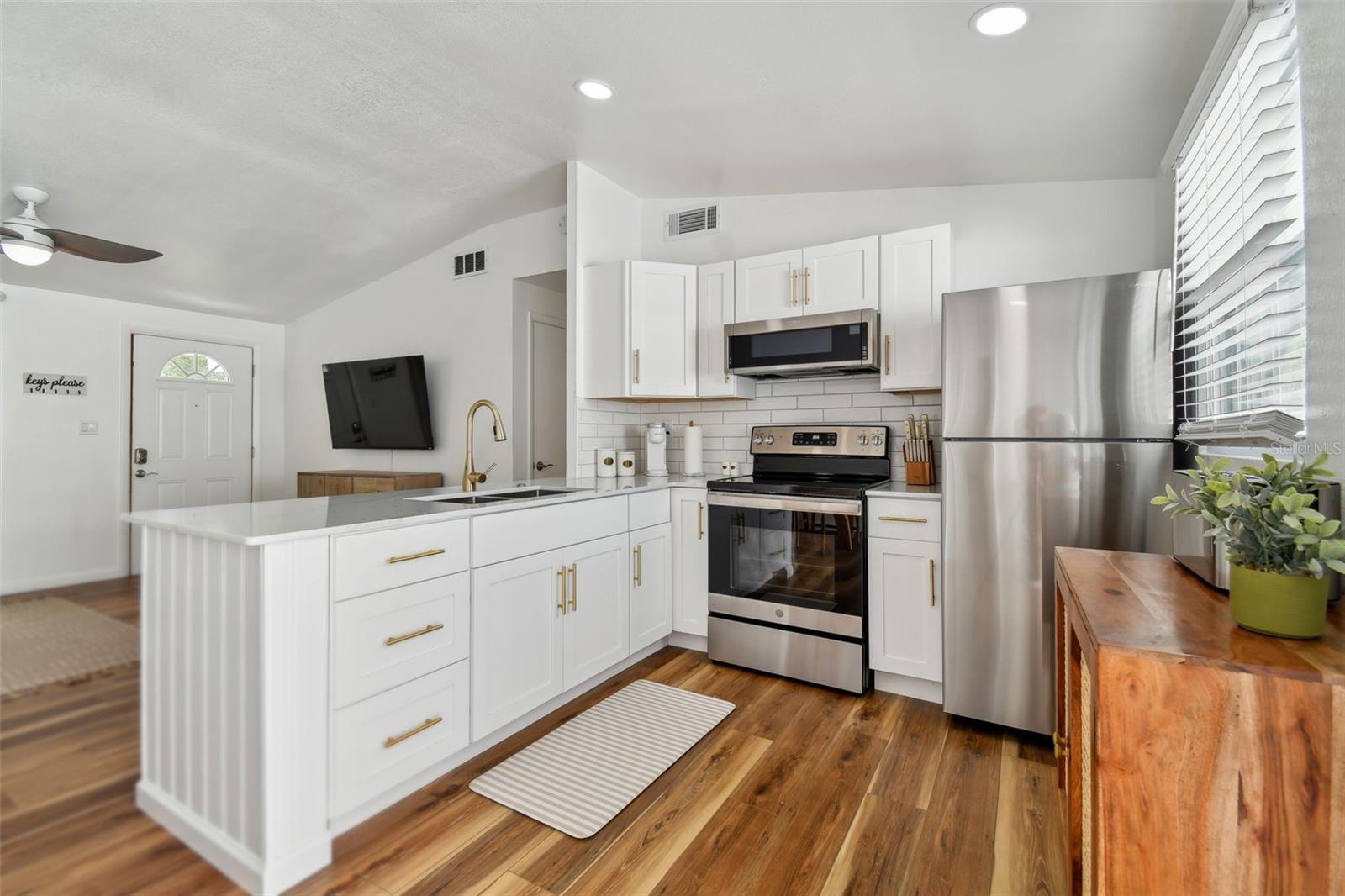 Image 19 of 42 For 1260 Hillcrest Avenue