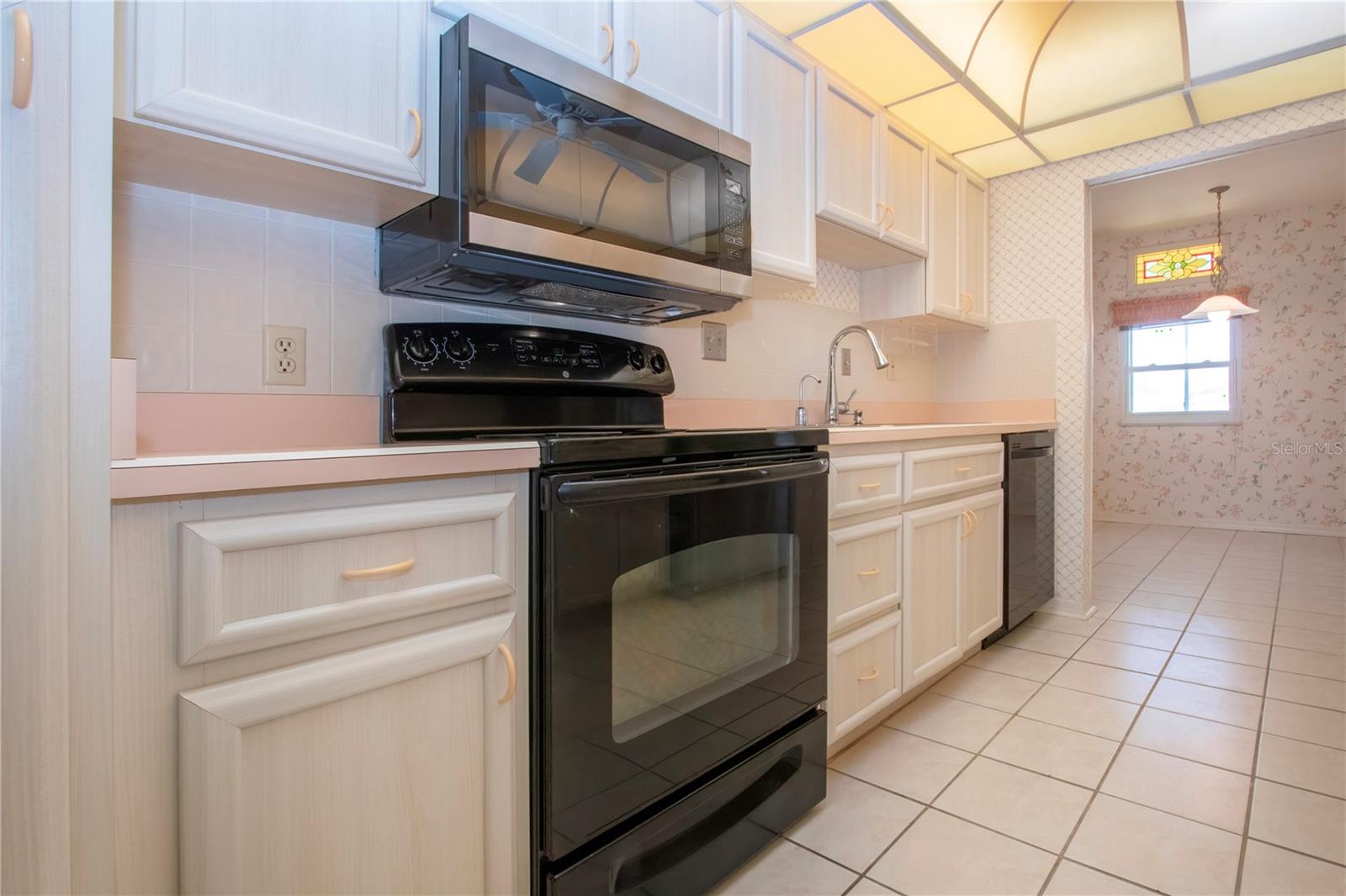 Image 17 of 41 For 322 Club Manor Drive