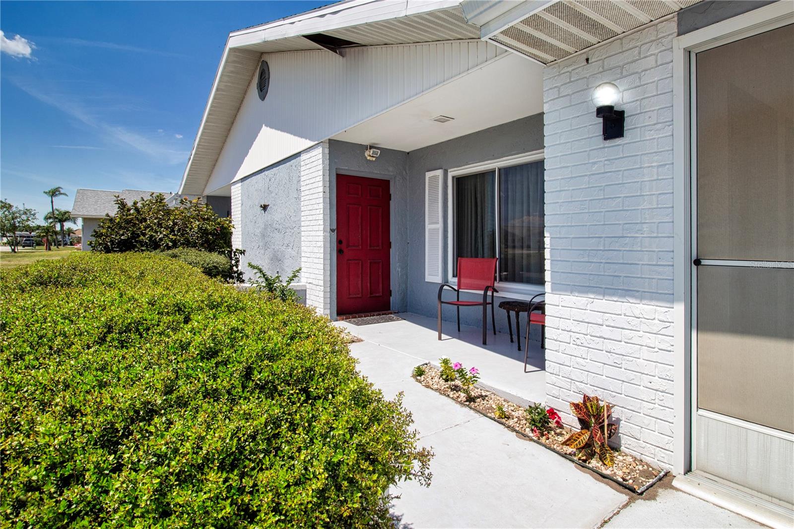 Image 5 of 41 For 322 Club Manor Drive
