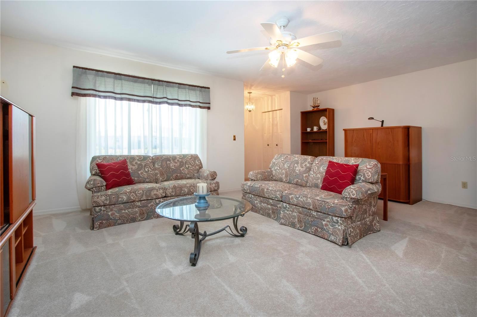 Image 7 of 41 For 322 Club Manor Drive