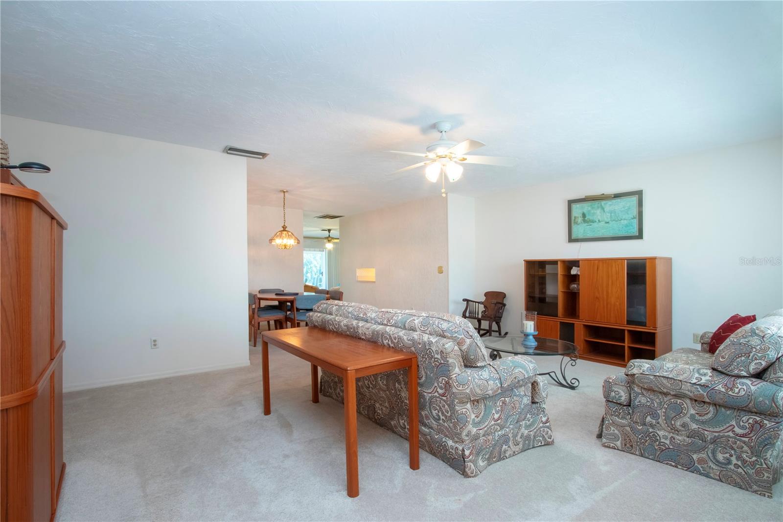 Image 8 of 41 For 322 Club Manor Drive