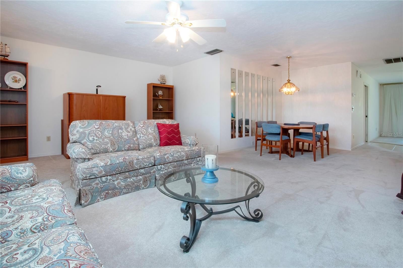 Image 9 of 41 For 322 Club Manor Drive