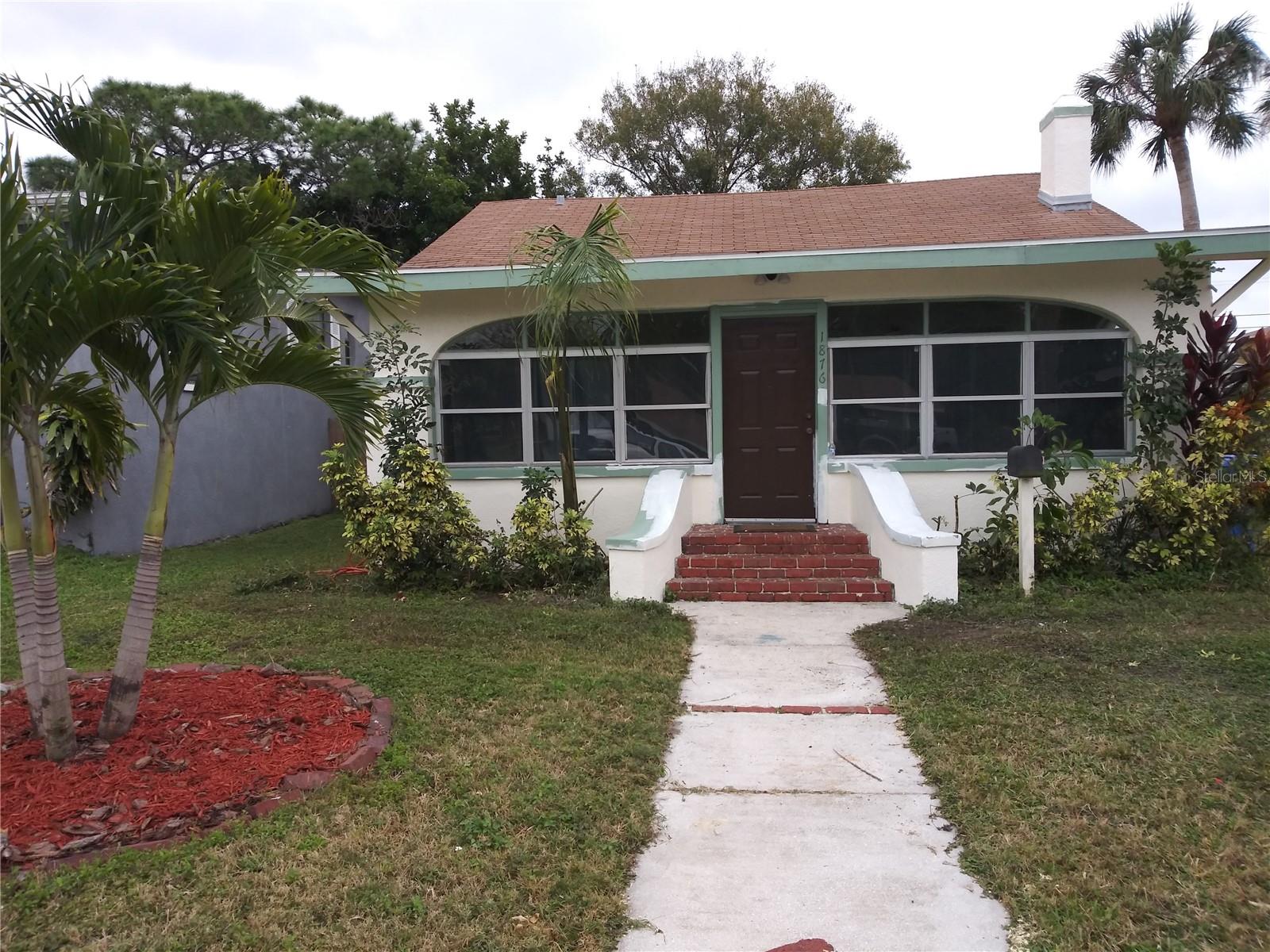 Listing Details for 1876 Mississippi Avenue Ne, ST PETERSBURG, FL 33703