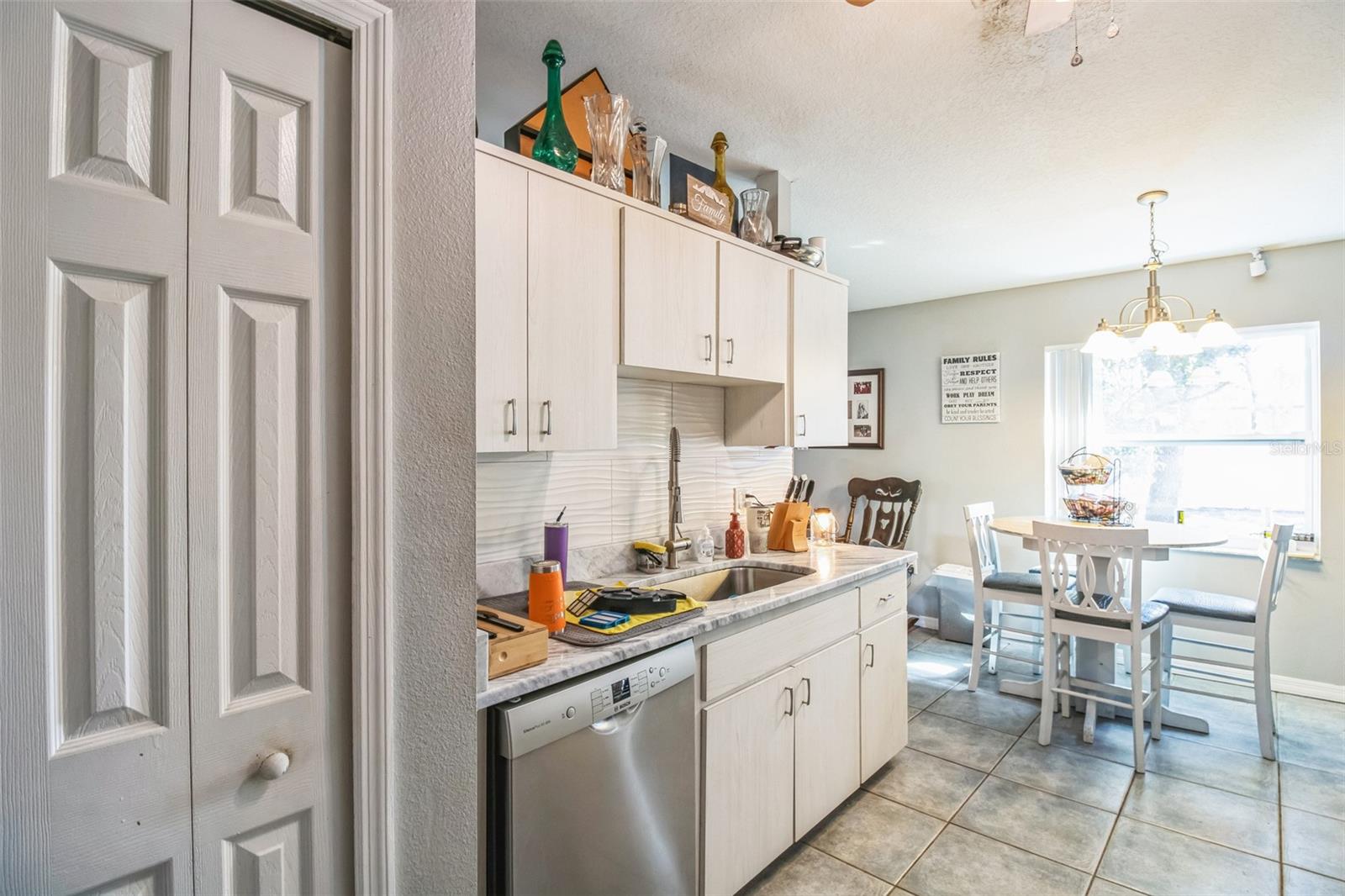 Image 5 of 28 For 10352 Lansfield Street