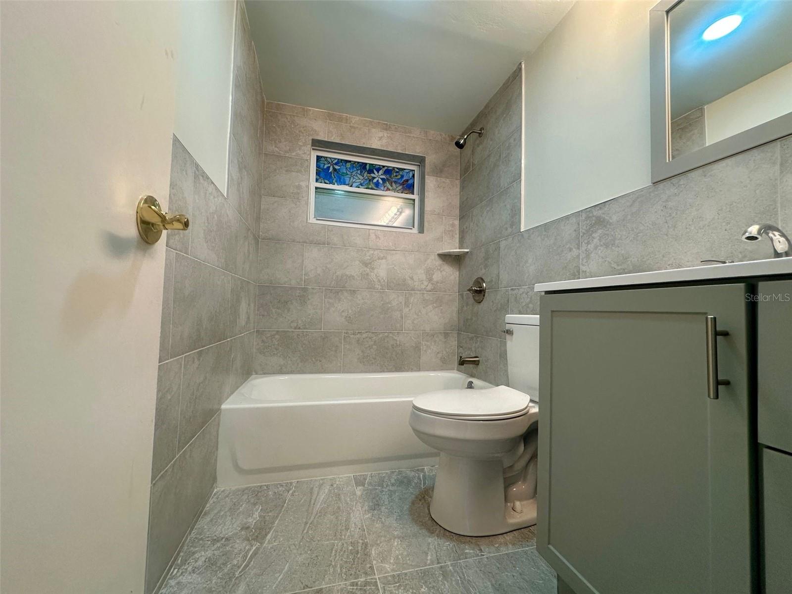 Image 7 of 14 For 4033 Newcastle Drive