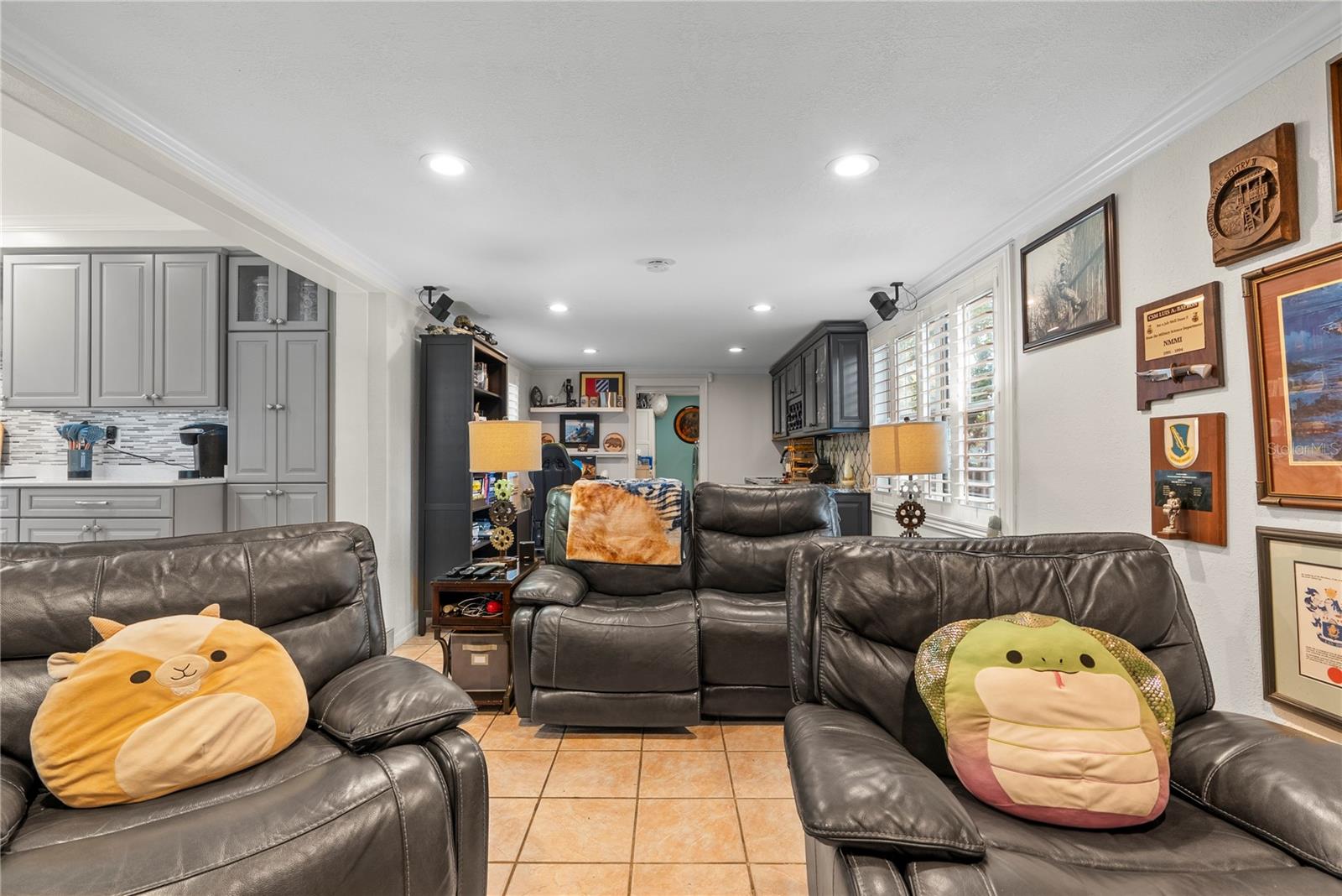 Listing photo id 10 for 510 Broxburn Avenue
