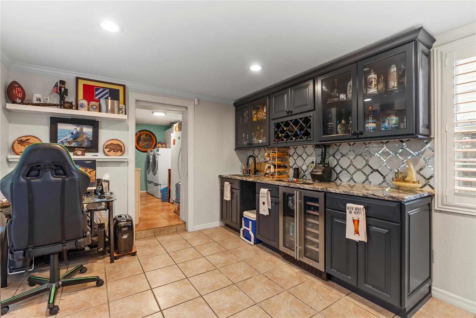 Listing photo id 12 for 510 Broxburn Avenue