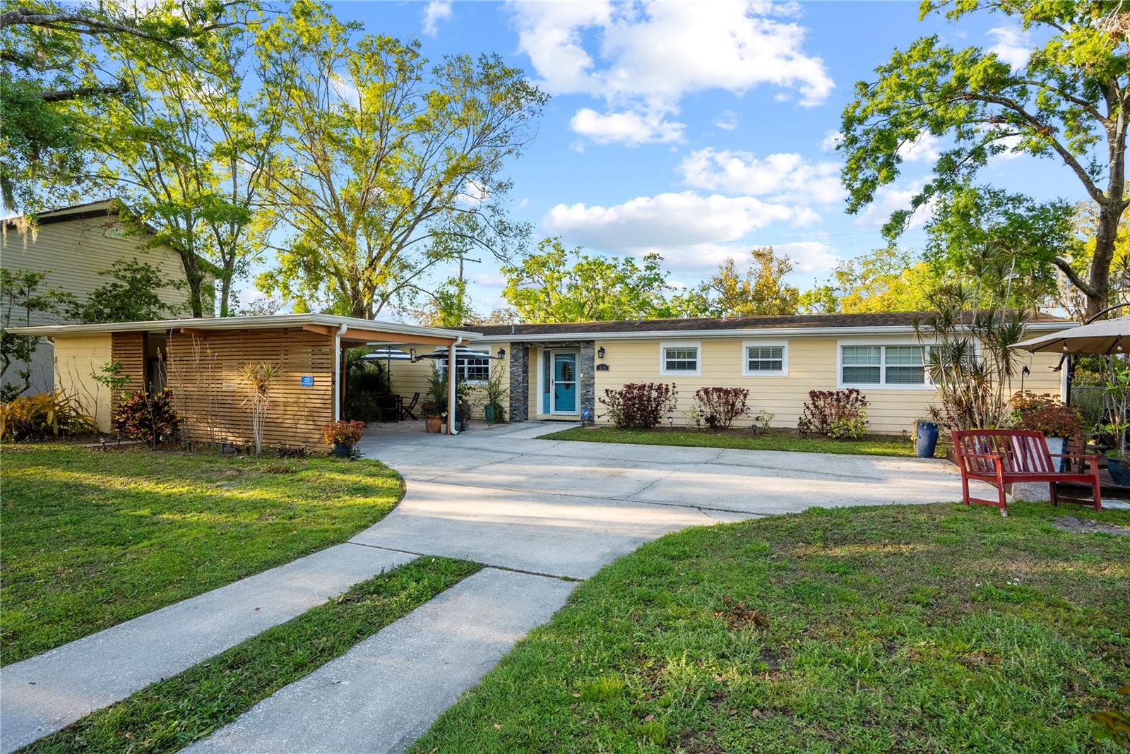 Listing photo id 0 for 510 Broxburn Avenue
