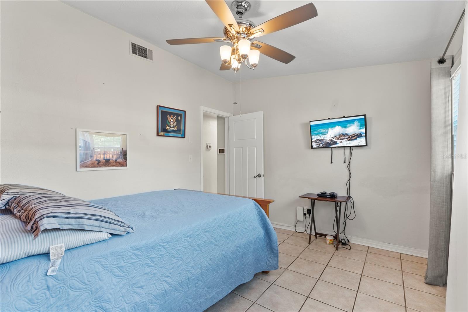 Listing photo id 20 for 510 Broxburn Avenue