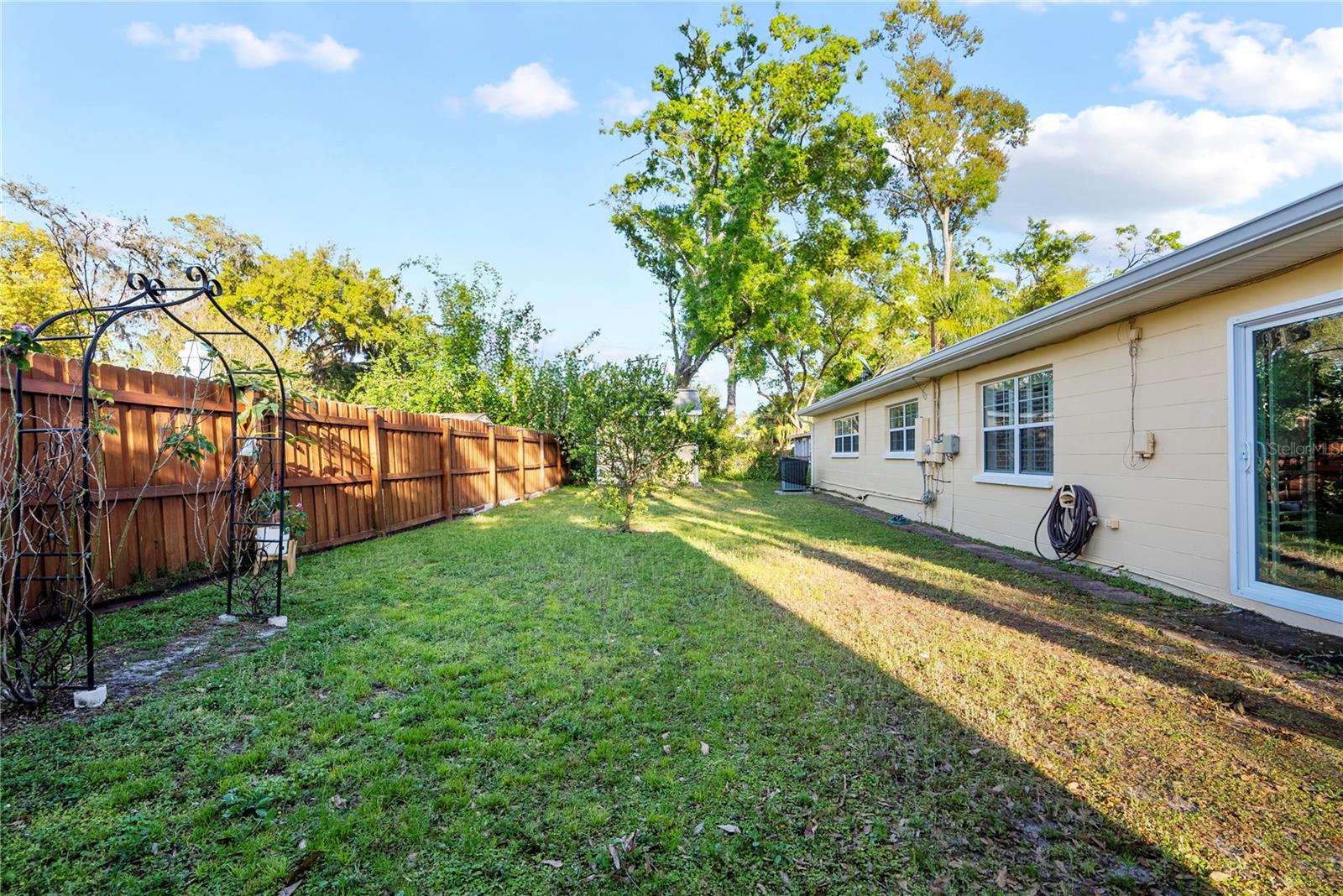 Listing photo id 26 for 510 Broxburn Avenue