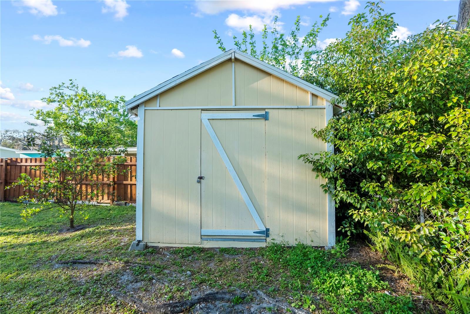 Listing photo id 28 for 510 Broxburn Avenue