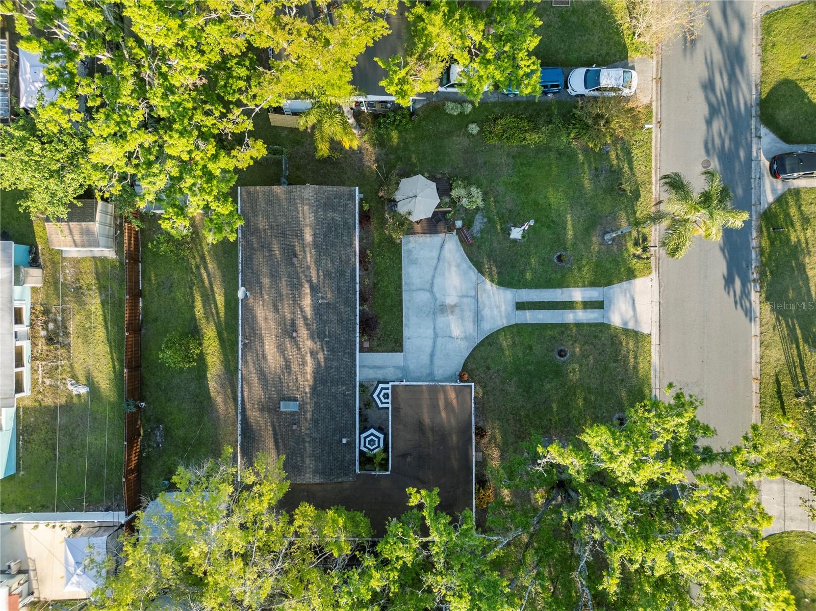 Listing photo id 37 for 510 Broxburn Avenue