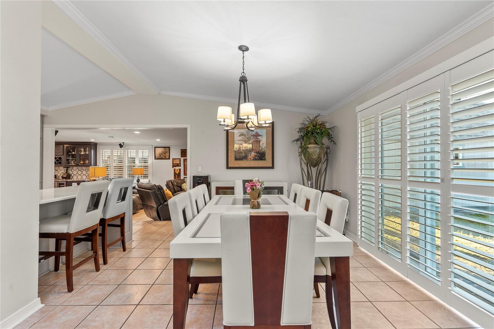 Listing photo id 5 for 510 Broxburn Avenue