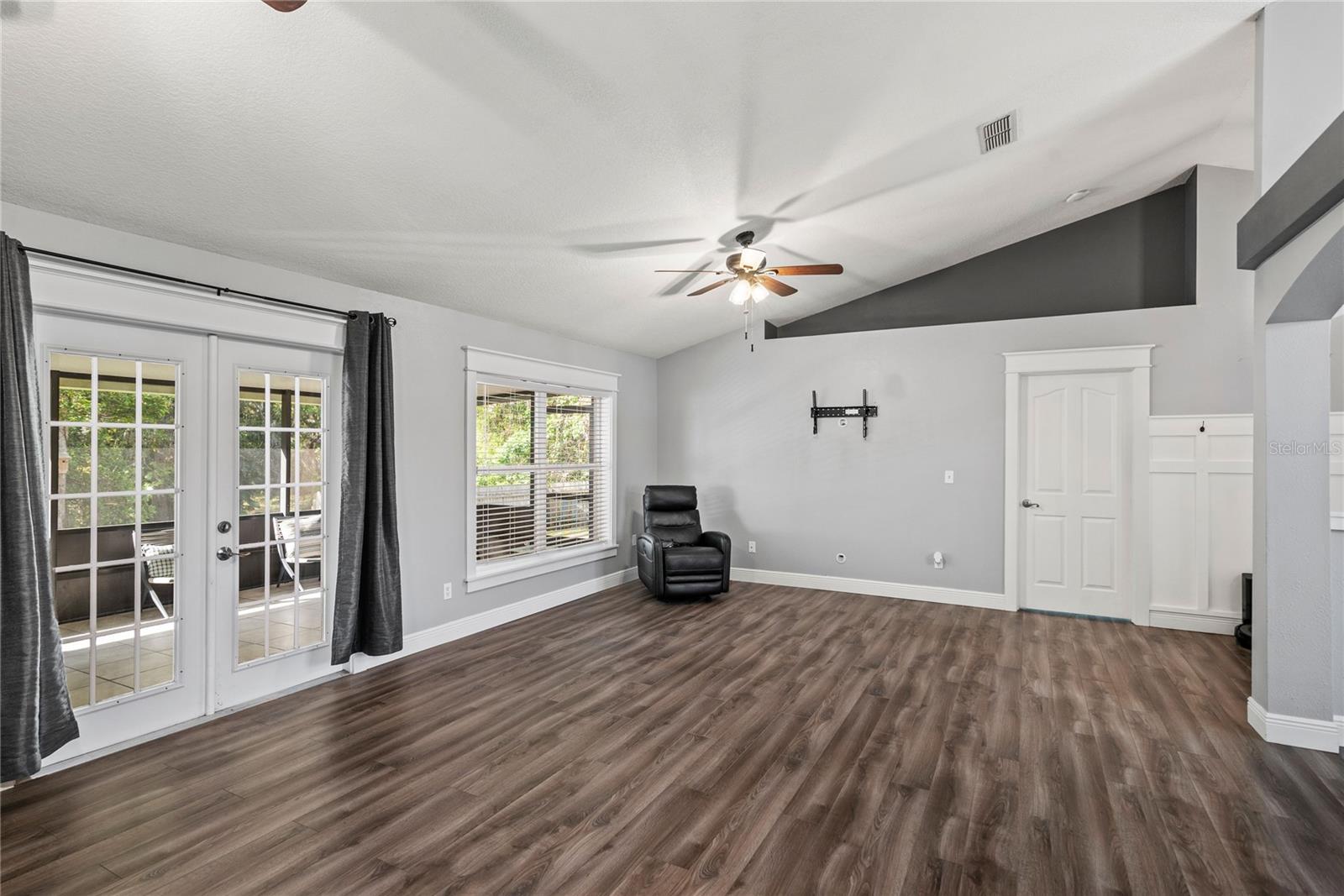 Image 10 of 32 For 638 Coral Way