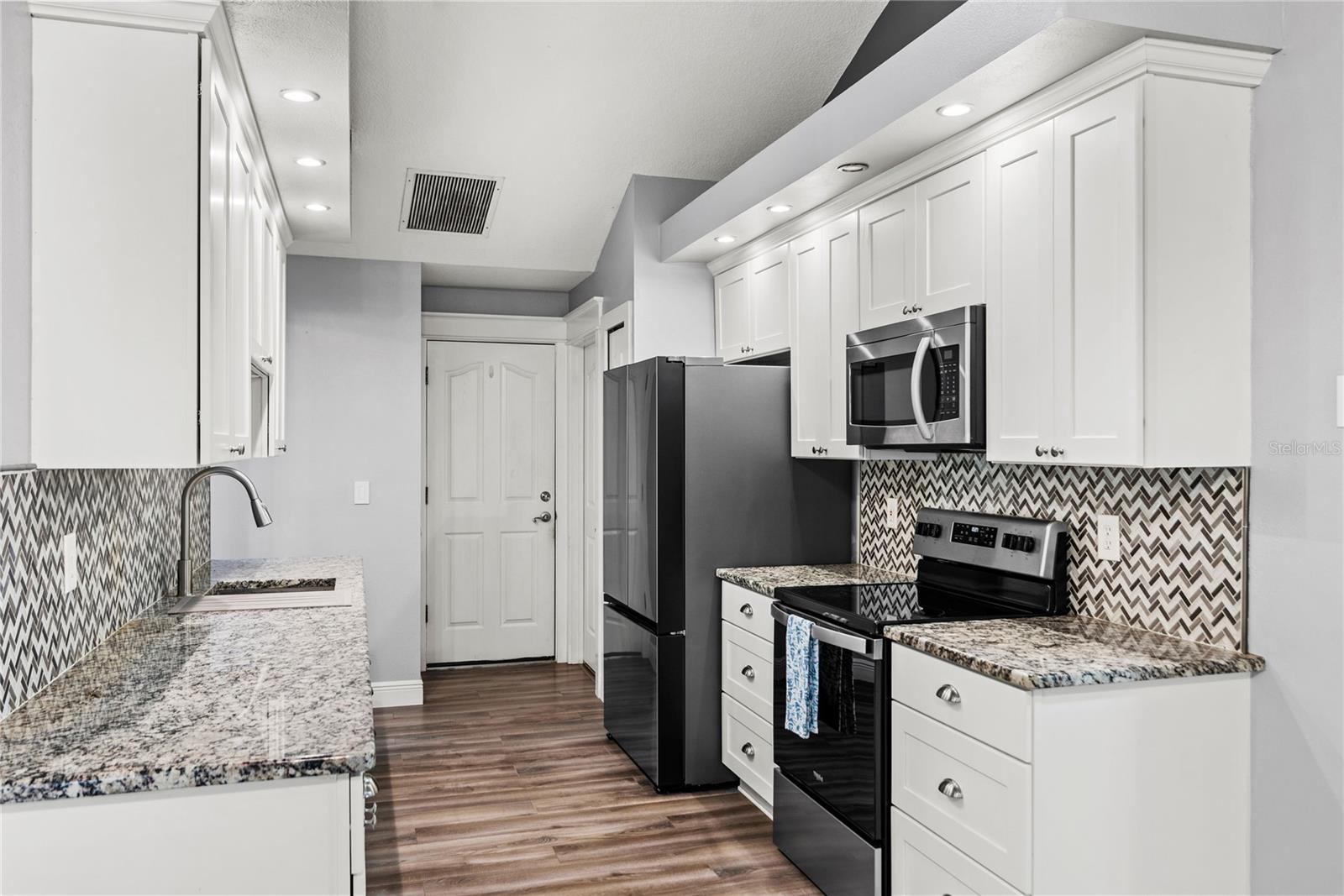 Image 14 of 32 For 638 Coral Way