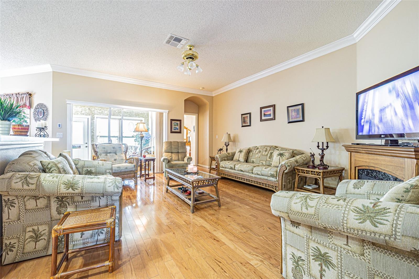 Listing photo id 10 for 2514 Sandy Hill Court