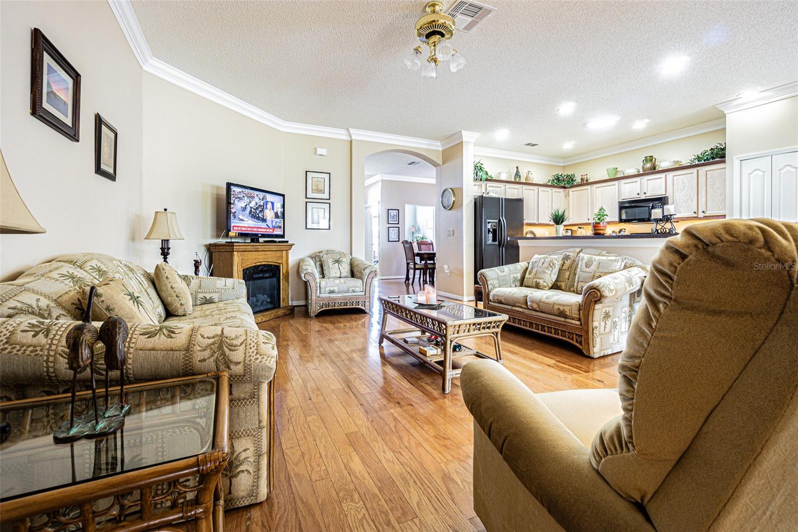 Listing photo id 0 for 2514 Sandy Hill Court