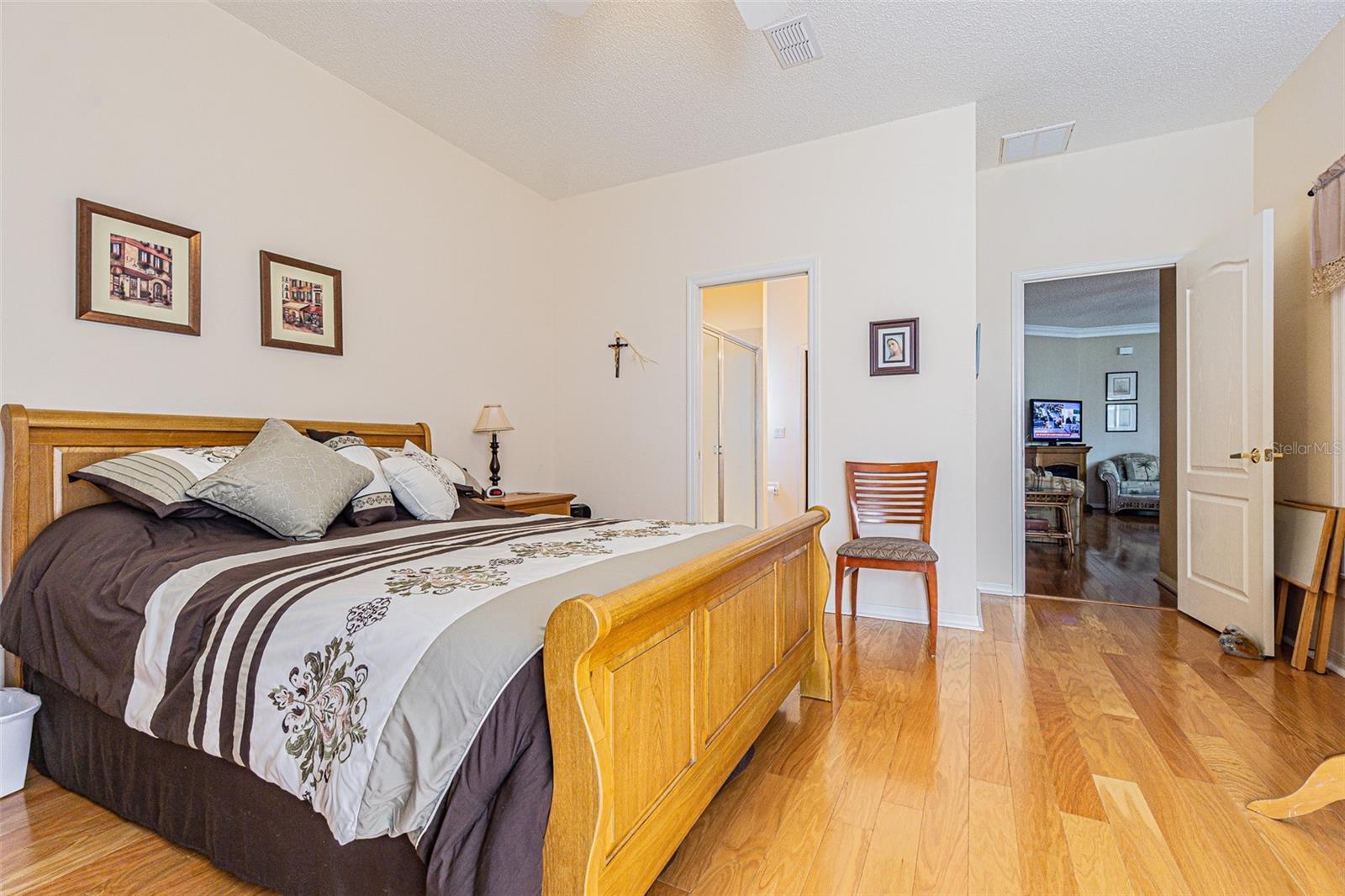 Listing photo id 3 for 2514 Sandy Hill Court