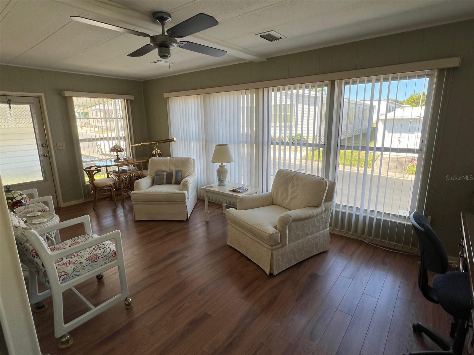 Image 18 of 37 For 616 Queen Palm Street