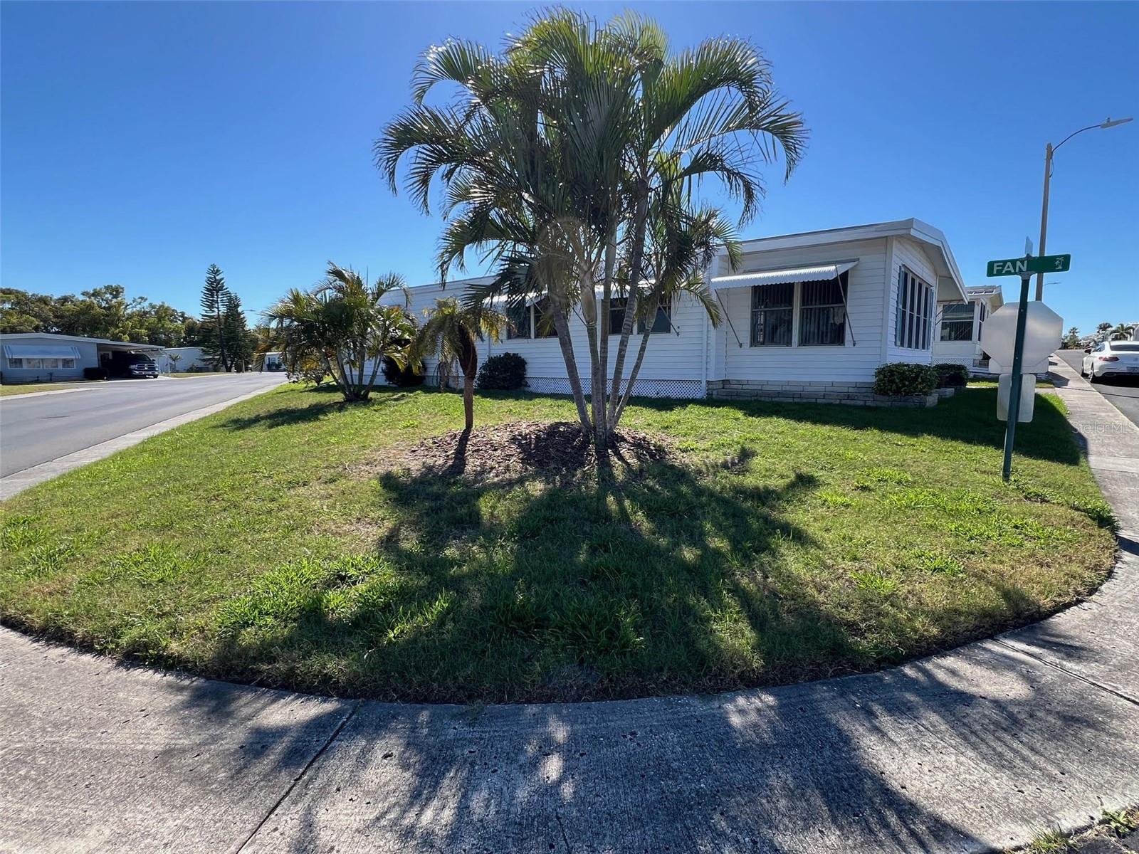 Image 3 of 37 For 616 Queen Palm Street