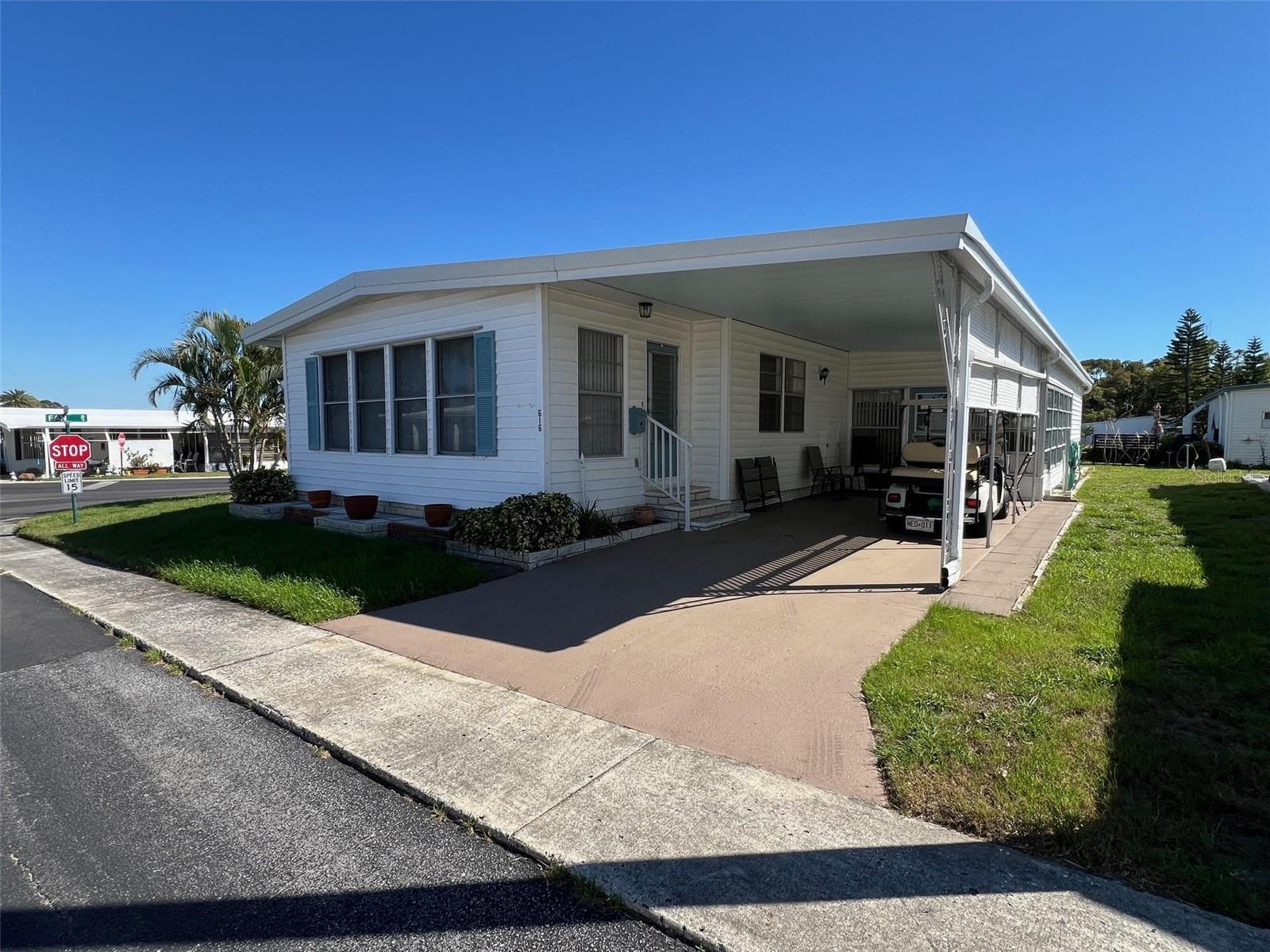 Image 5 of 37 For 616 Queen Palm Street