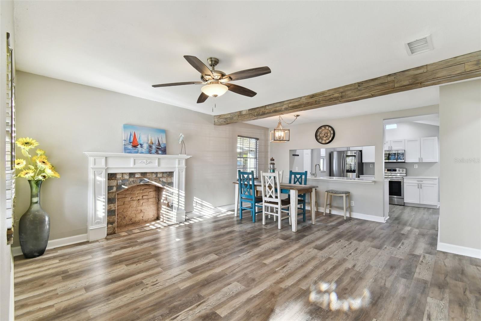 Image 5 of 40 For 6316 Richard Avenue