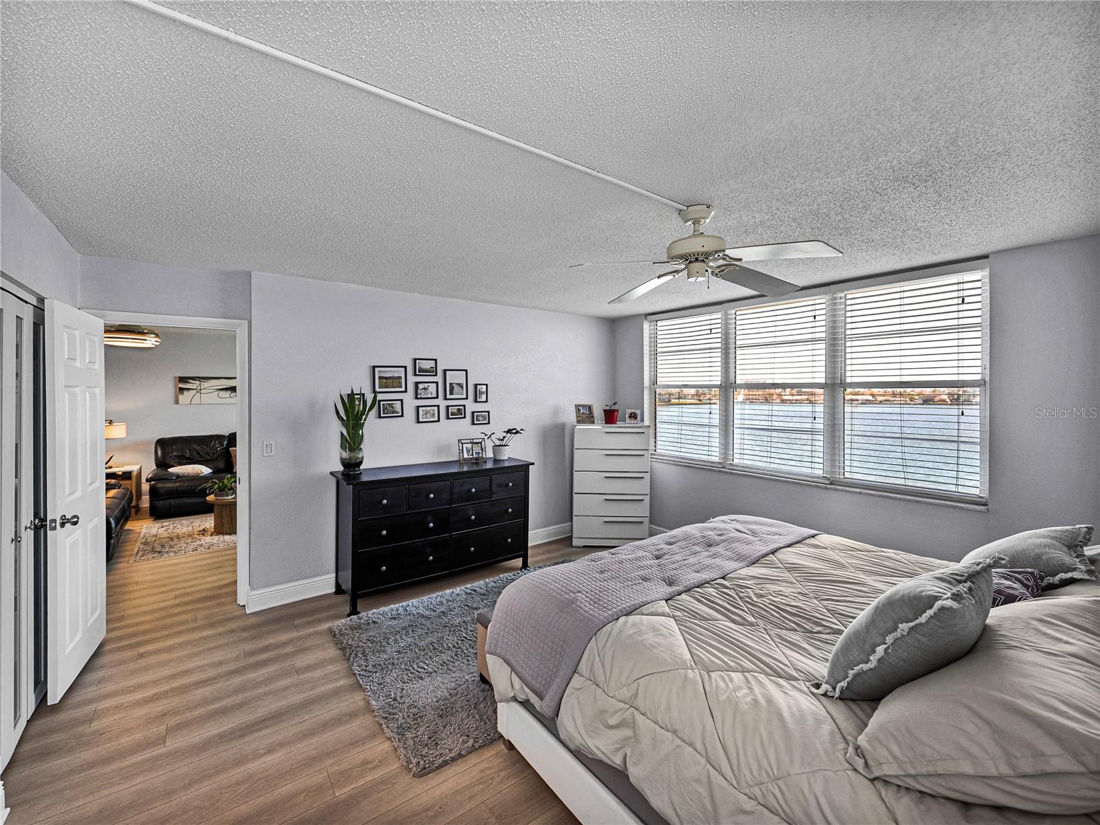 Image 10 of 40 For 7910 Sun Island Drive S 301