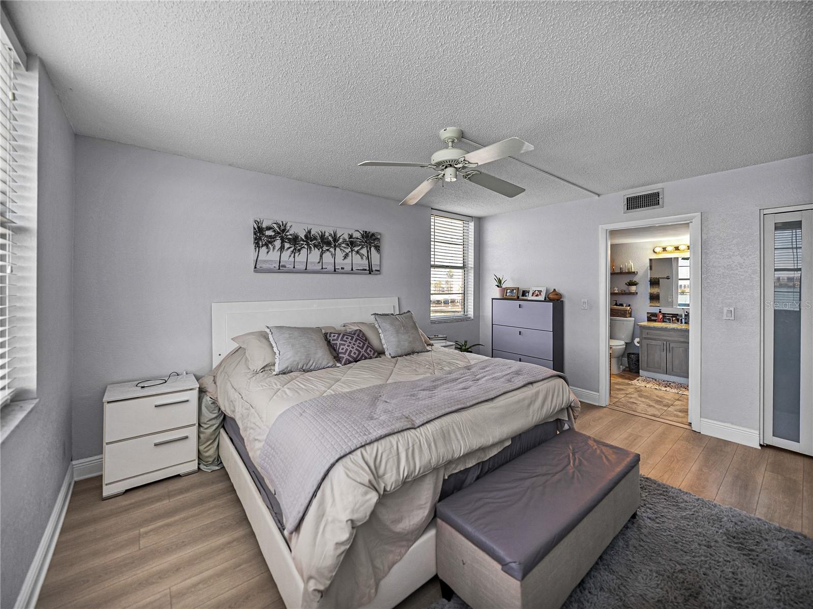 Image 11 of 40 For 7910 Sun Island Drive S 301