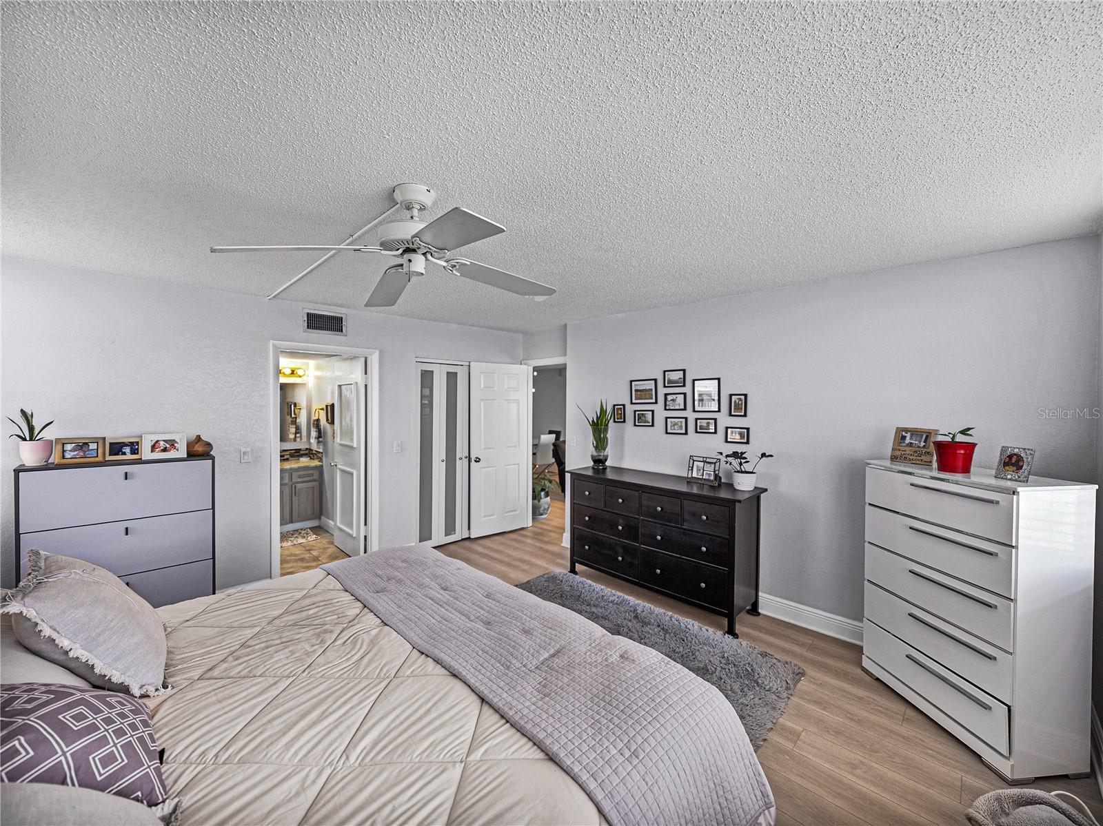 Image 12 of 40 For 7910 Sun Island Drive S 301
