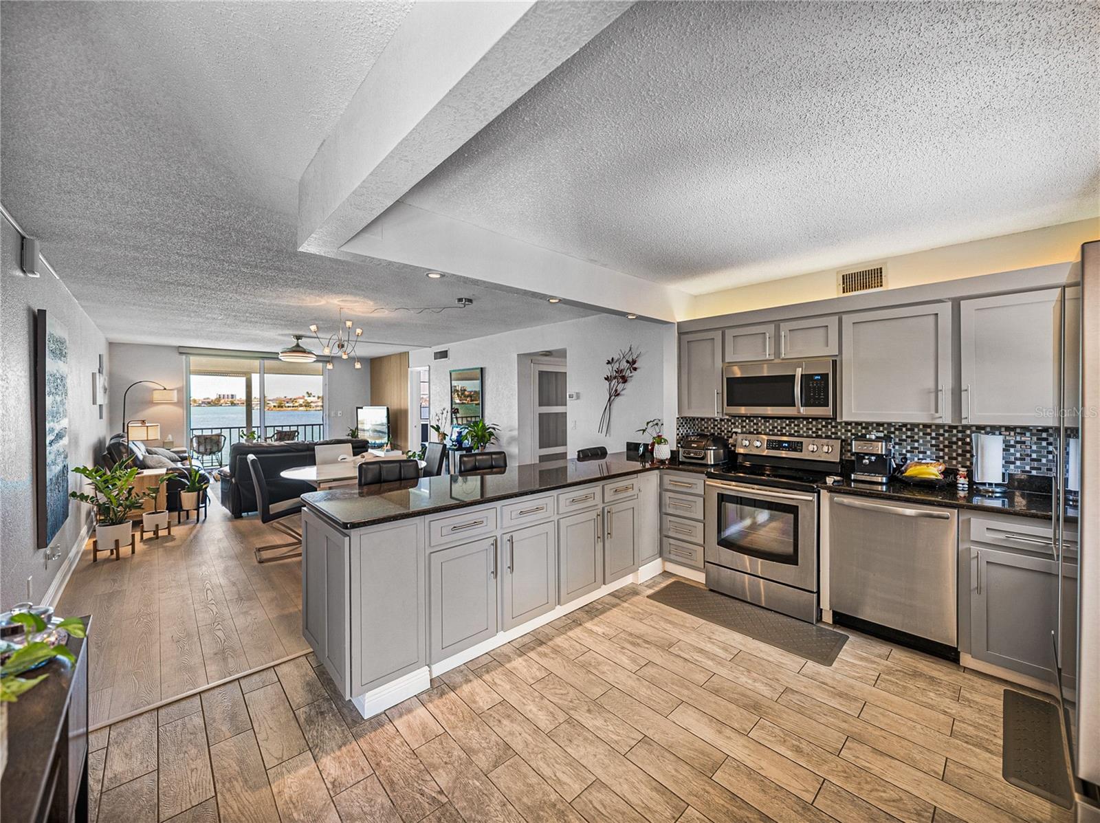 Image 15 of 40 For 7910 Sun Island Drive S 301